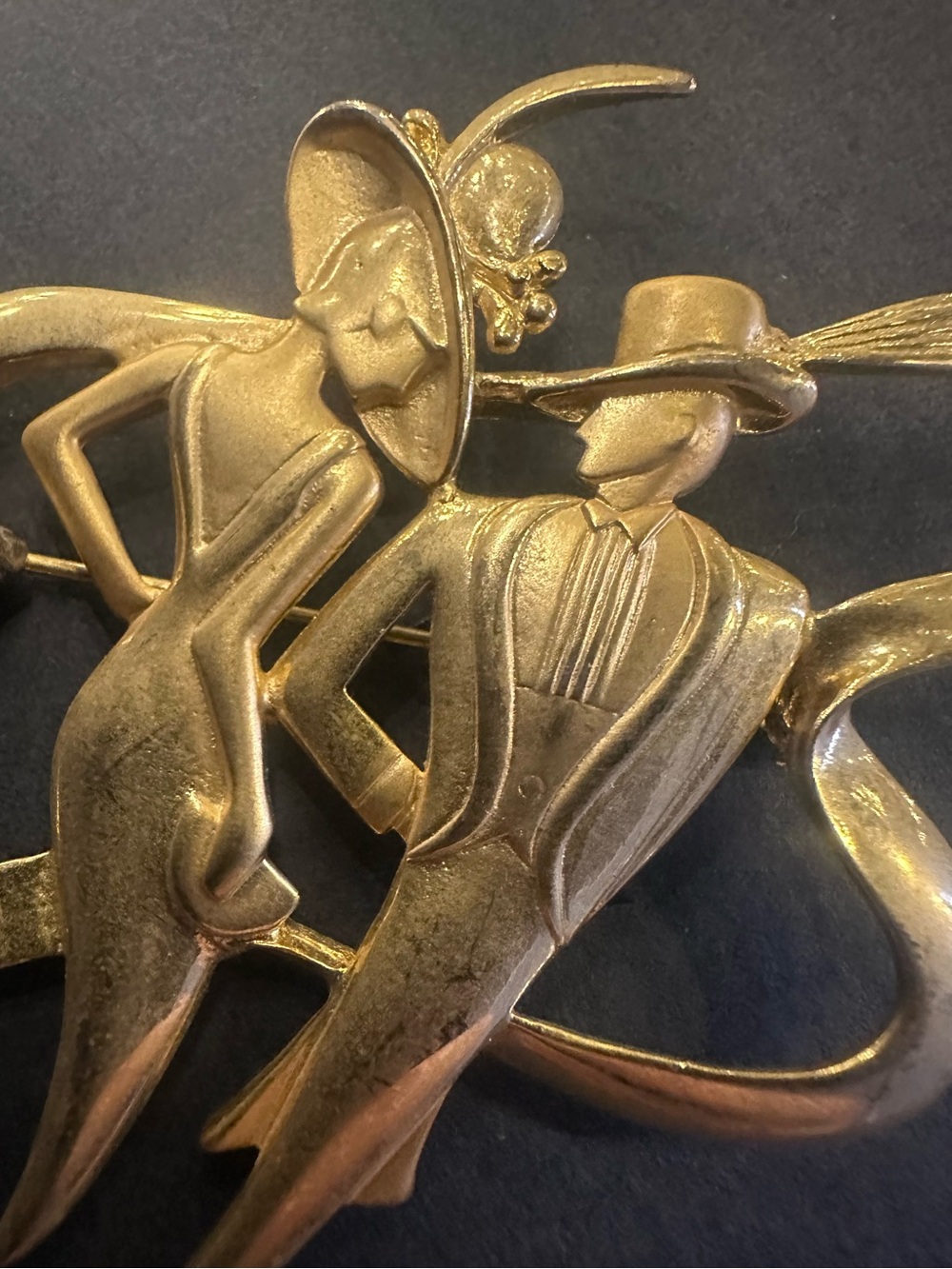 Vintage 1980 Brushed Gold-Tone Art Deco Brooch “NIGHT ON THE TOWN” - Picture 2 of 5